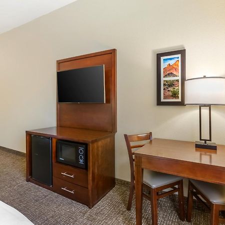 Comfort Inn And Suites Yuma I-8 Exterior photo