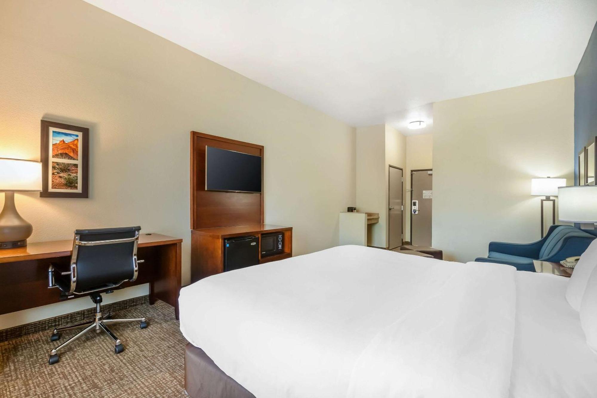 Comfort Inn And Suites Yuma I-8 Exterior photo