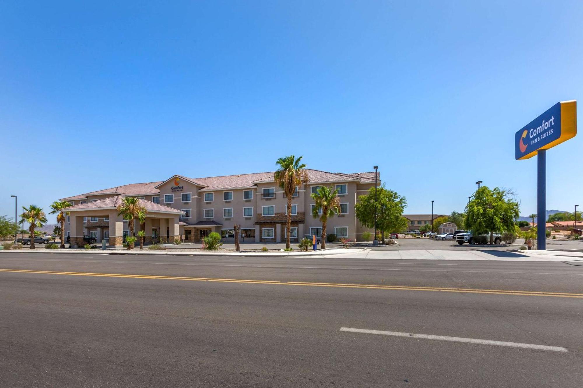 Comfort Inn And Suites Yuma I-8 Exterior photo